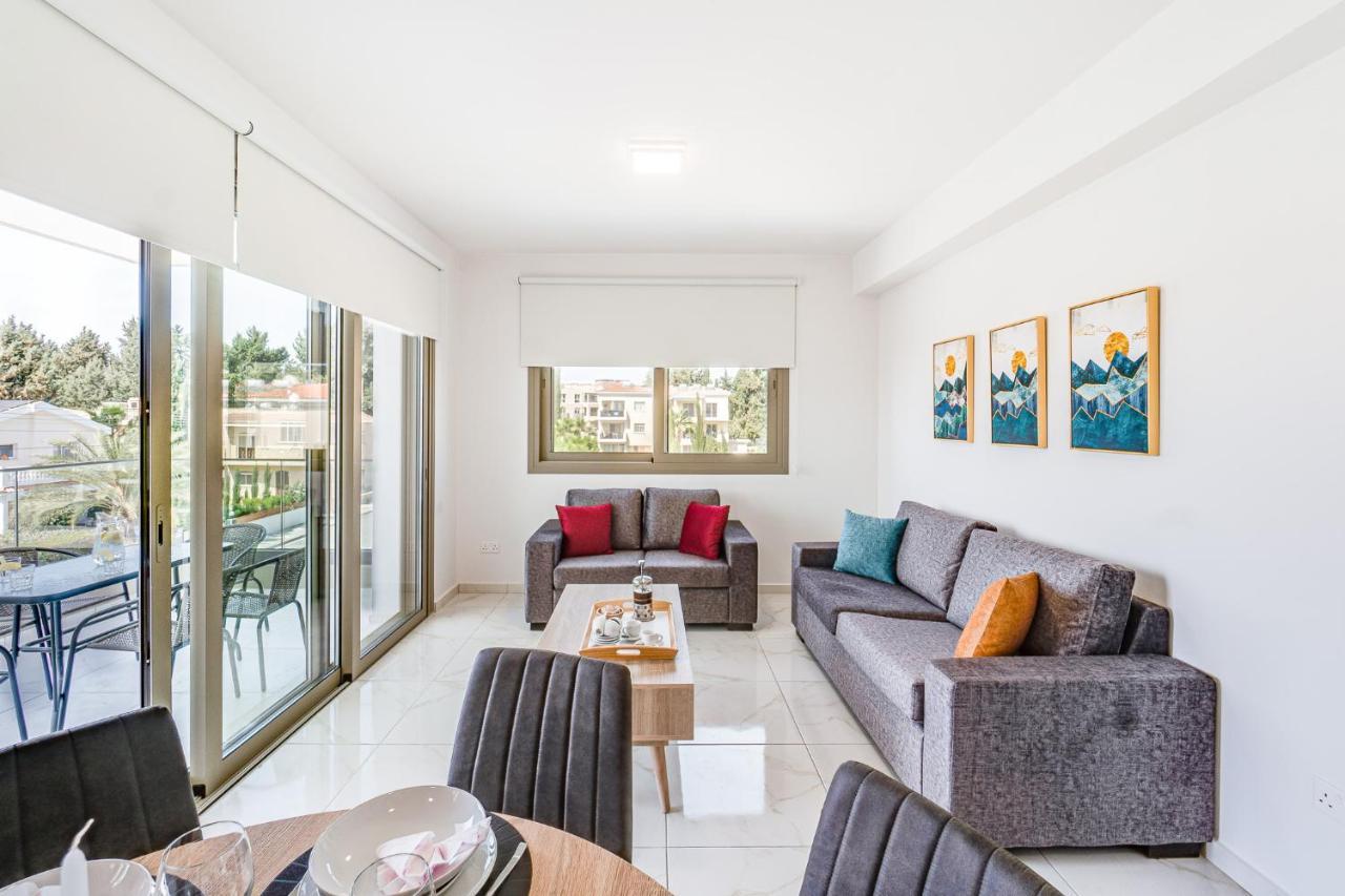 Adolina Apartments By Ezoria Villas Paphos Eksteriør billede
