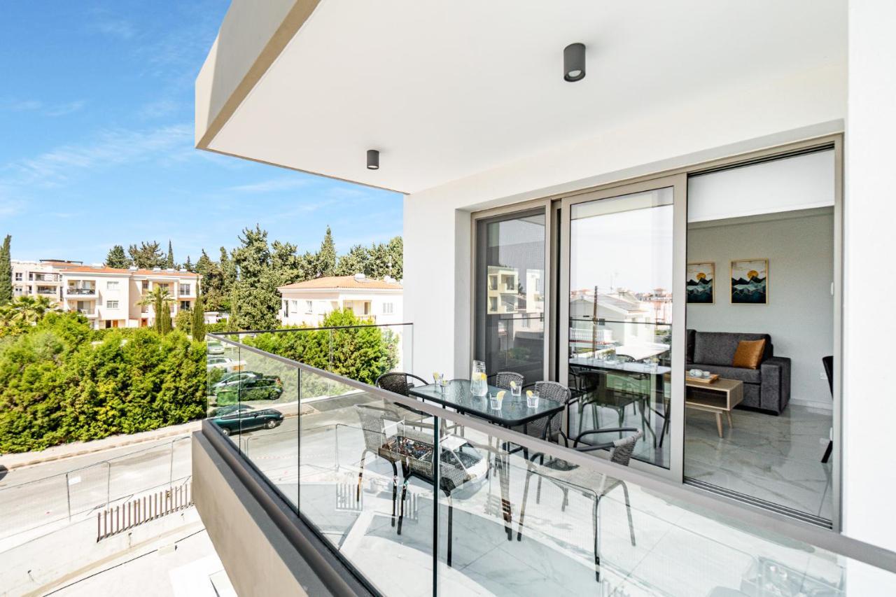 Adolina Apartments By Ezoria Villas Paphos Eksteriør billede