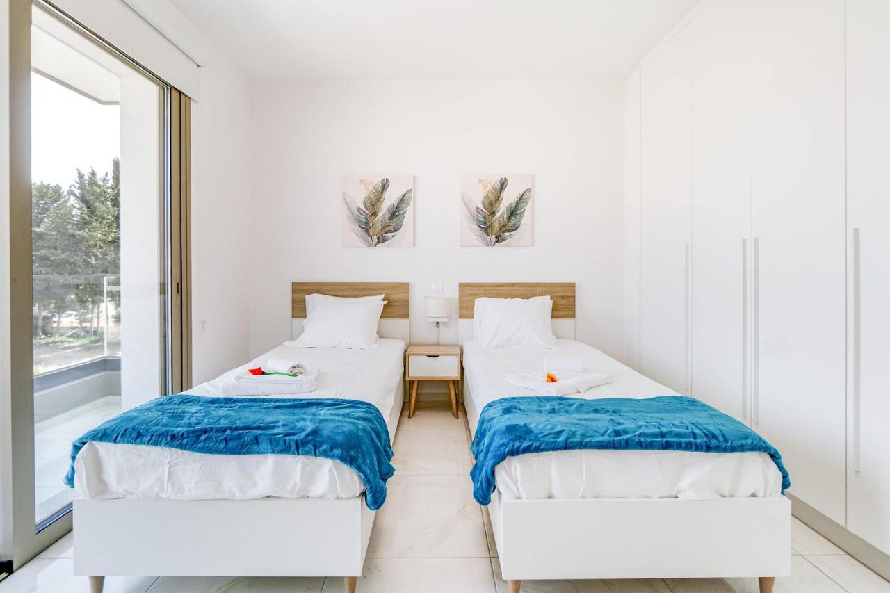 Adolina Apartments By Ezoria Villas Paphos Eksteriør billede