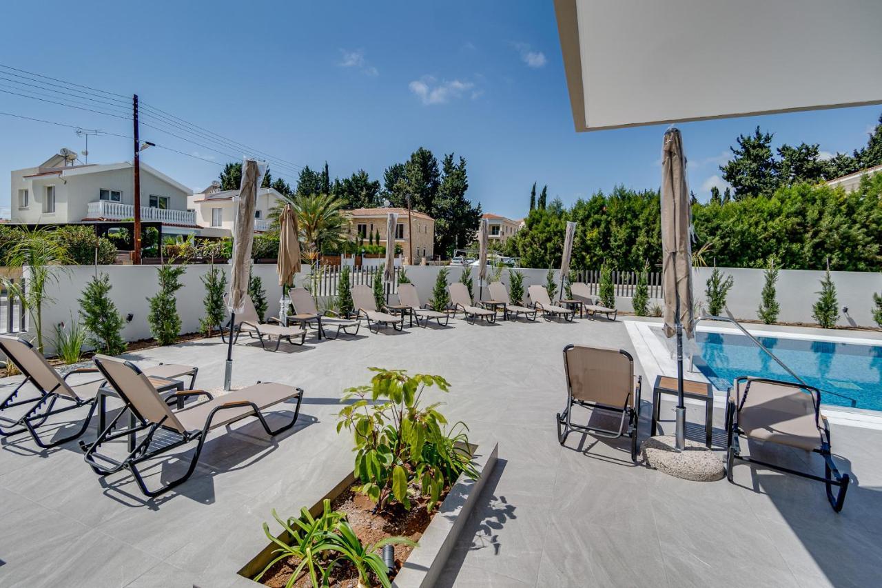 Adolina Apartments By Ezoria Villas Paphos Eksteriør billede