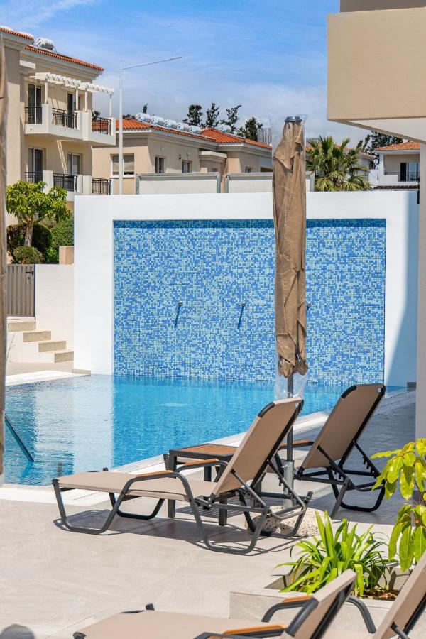 Adolina Apartments By Ezoria Villas Paphos Eksteriør billede