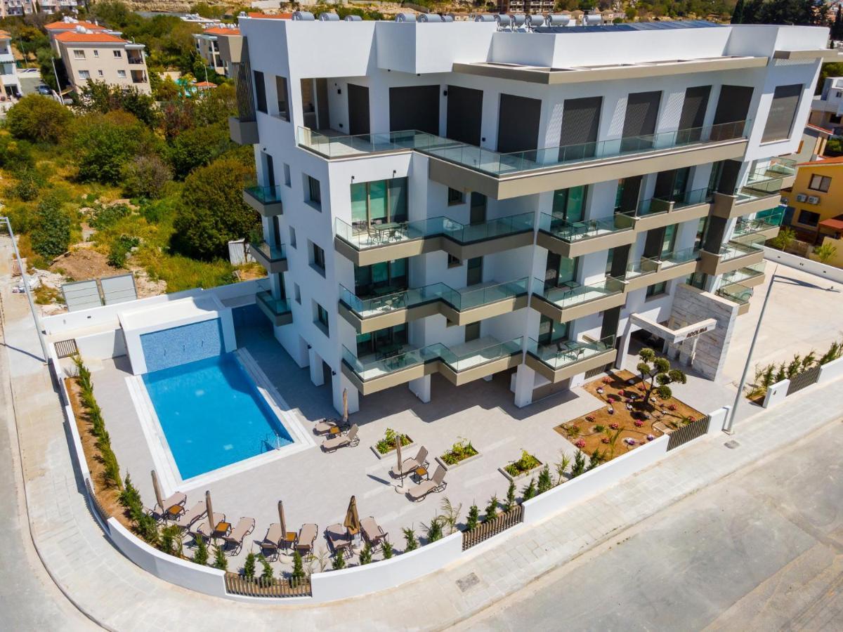 Adolina Apartments By Ezoria Villas Paphos Eksteriør billede