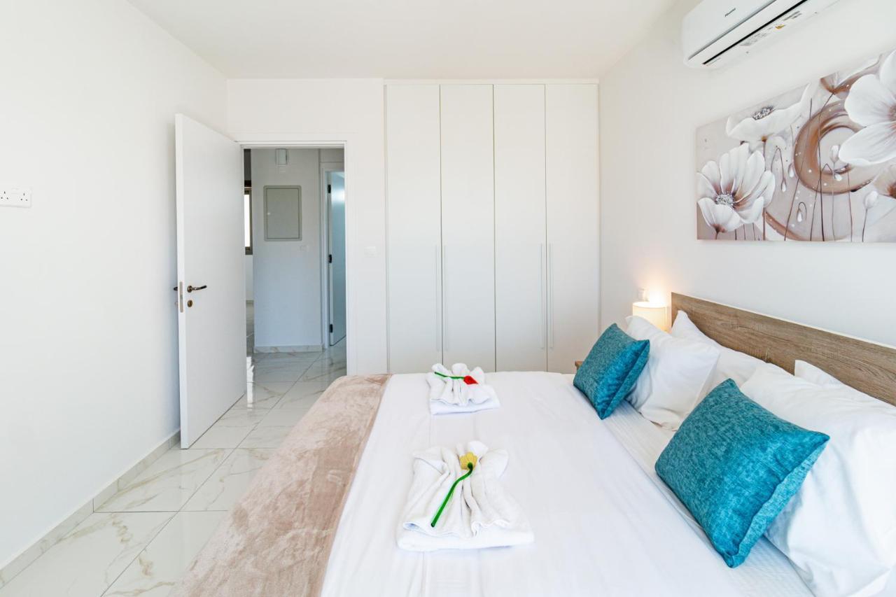 Adolina Apartments By Ezoria Villas Paphos Eksteriør billede