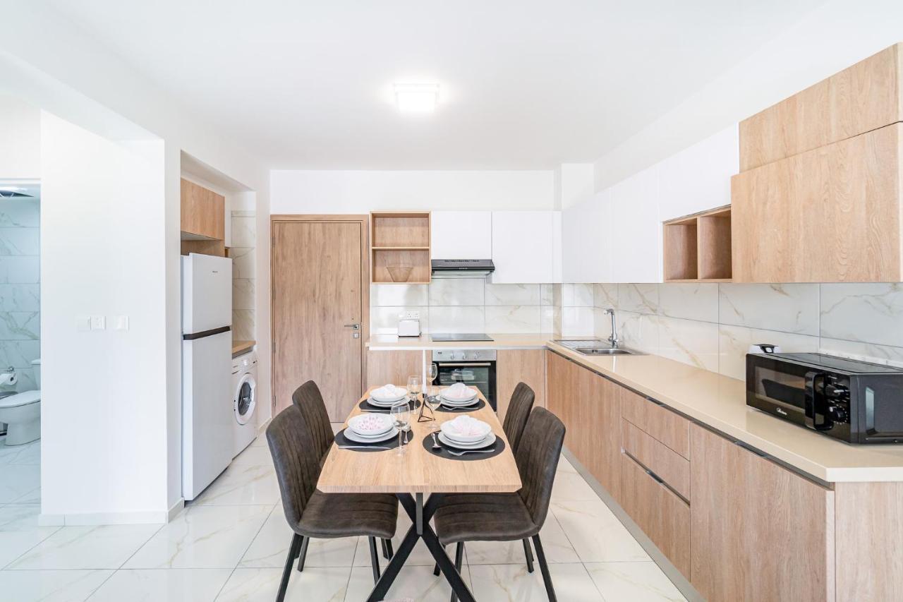 Adolina Apartments By Ezoria Villas Paphos Eksteriør billede