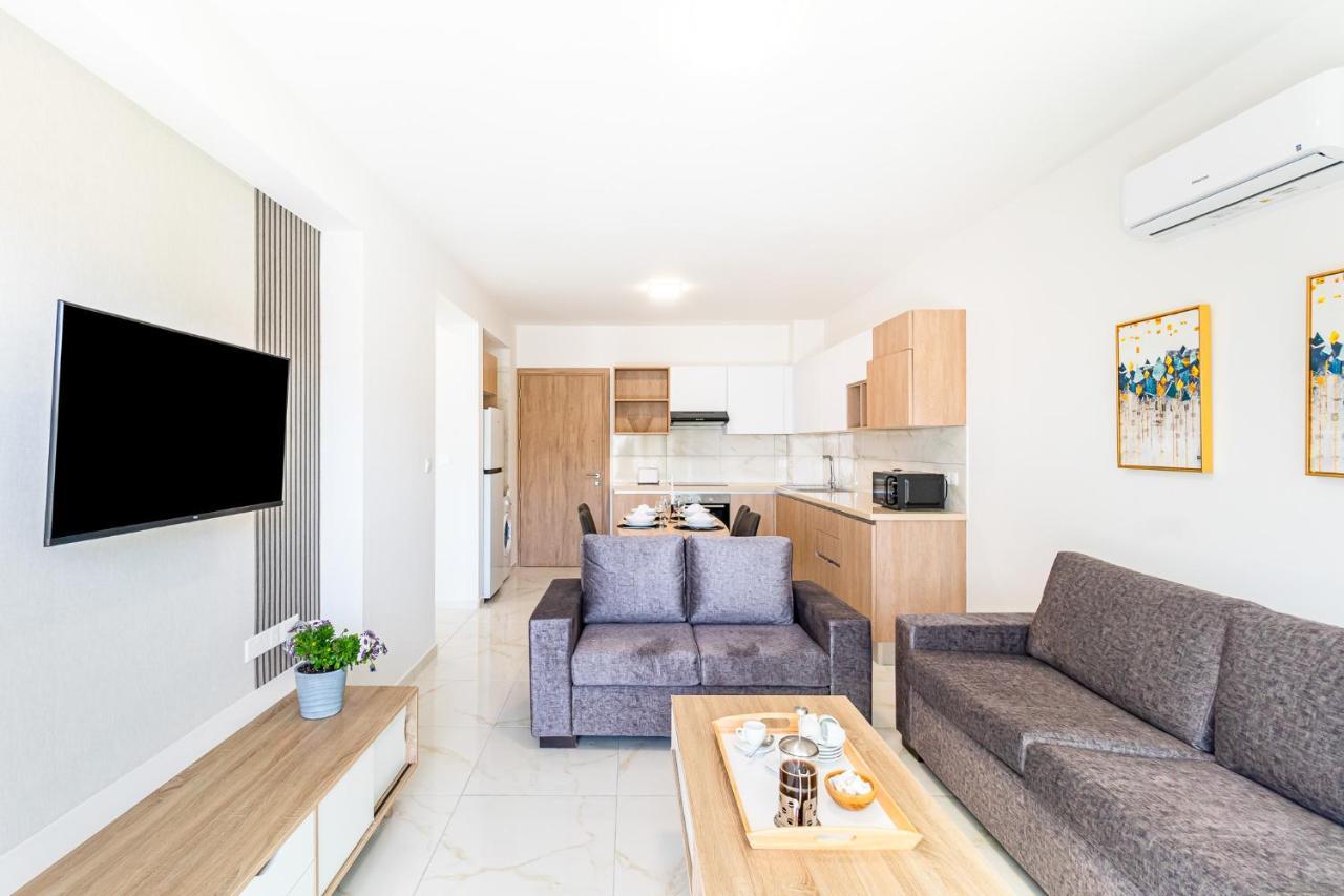 Adolina Apartments By Ezoria Villas Paphos Eksteriør billede