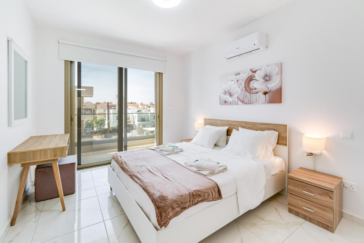 Adolina Apartments By Ezoria Villas Paphos Eksteriør billede
