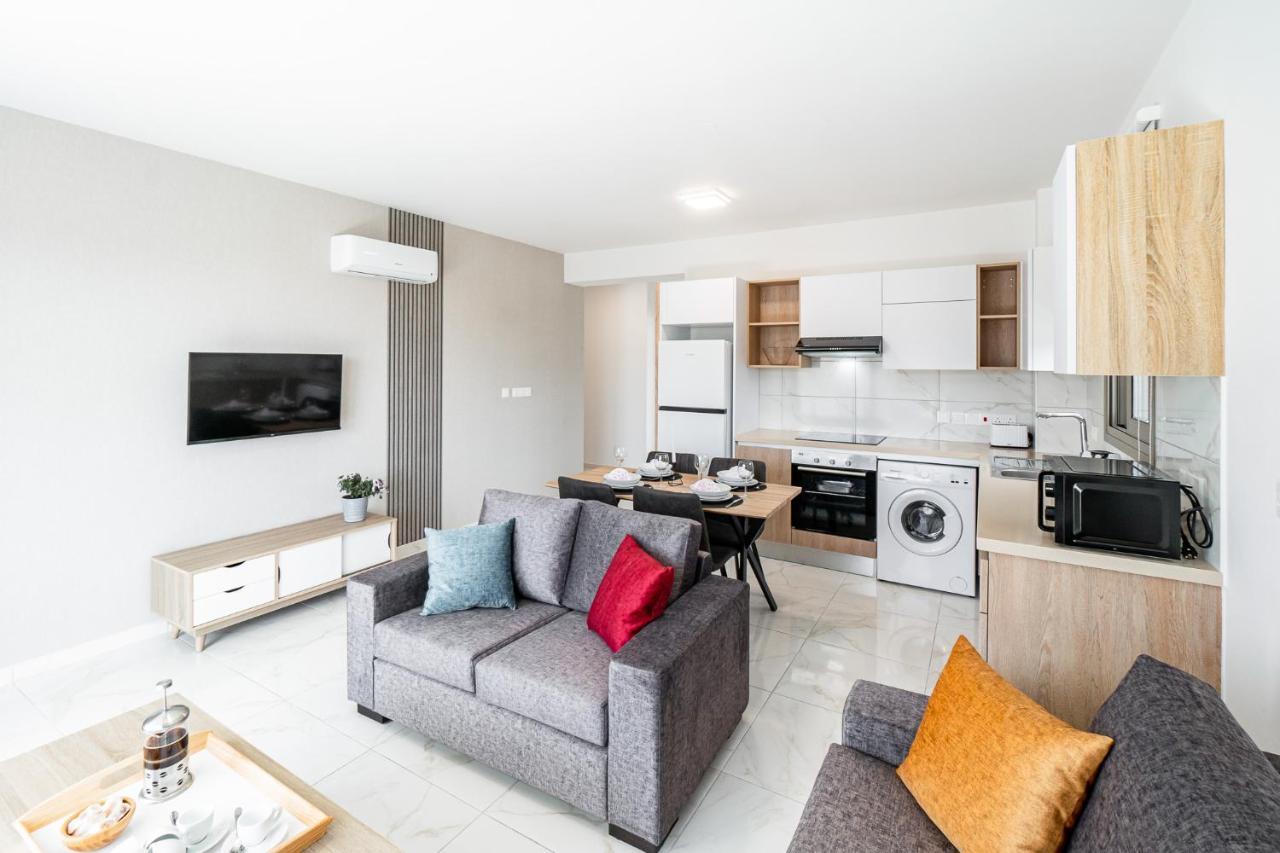 Adolina Apartments By Ezoria Villas Paphos Eksteriør billede