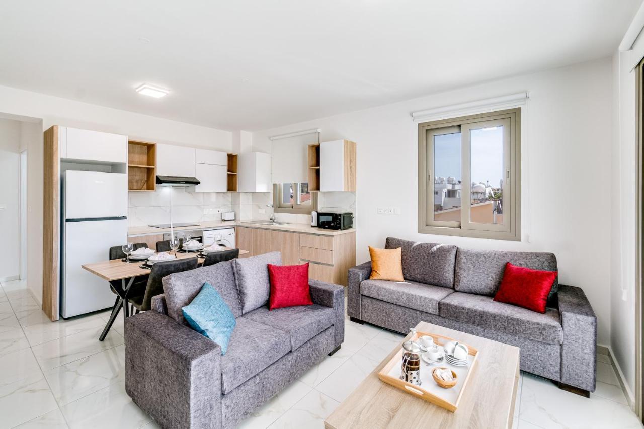 Adolina Apartments By Ezoria Villas Paphos Eksteriør billede