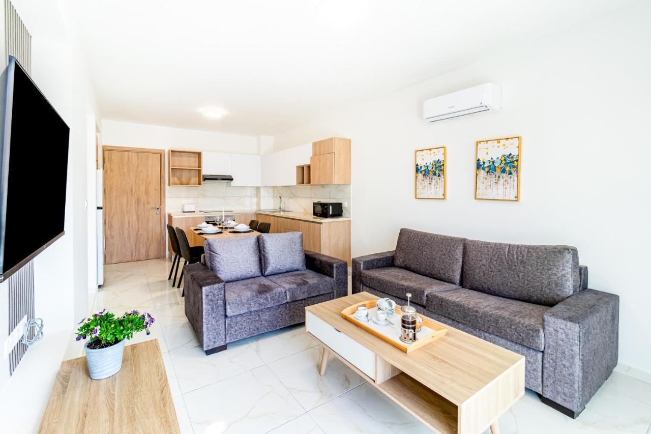 Adolina Apartments By Ezoria Villas Paphos Eksteriør billede