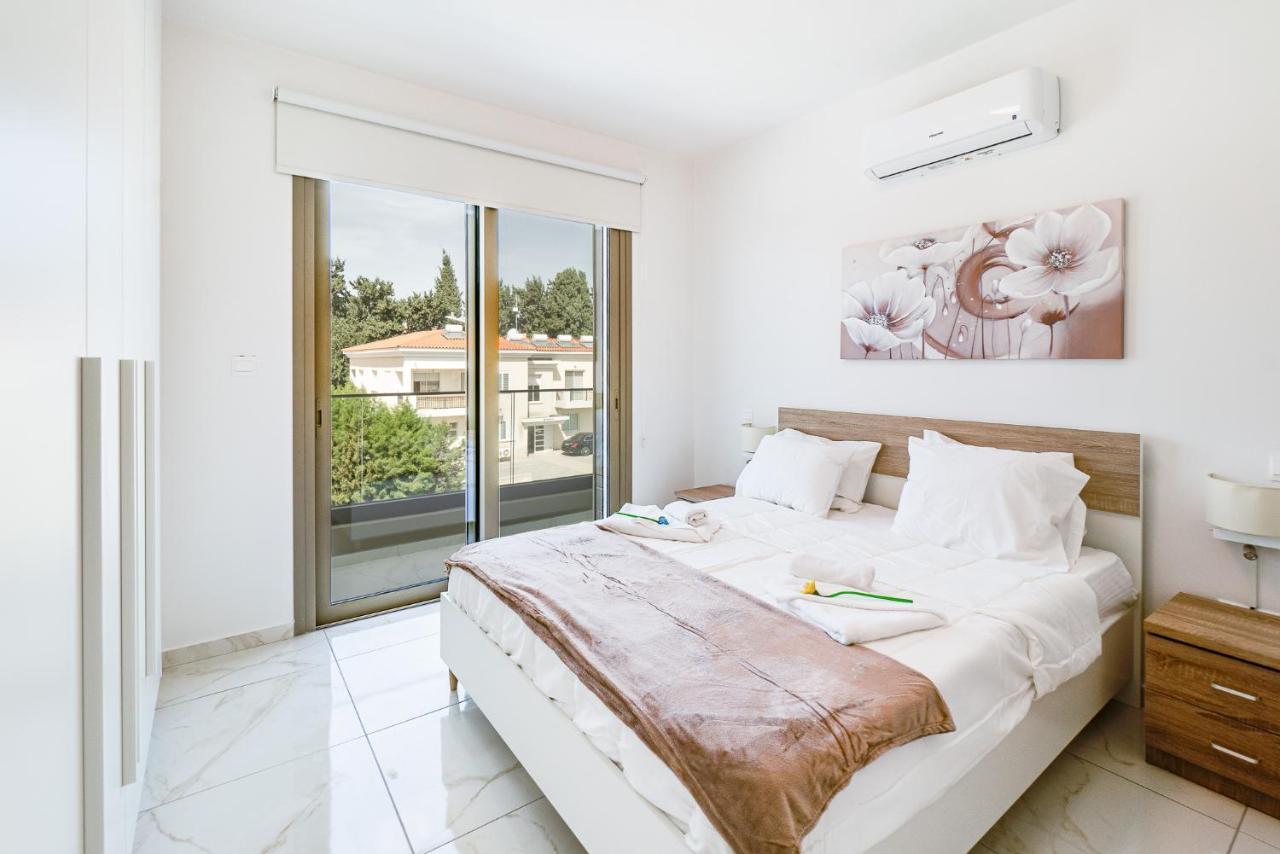 Adolina Apartments By Ezoria Villas Paphos Eksteriør billede