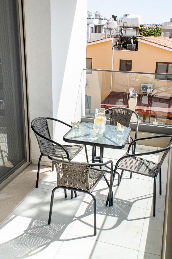 Adolina Apartments By Ezoria Villas Paphos Eksteriør billede